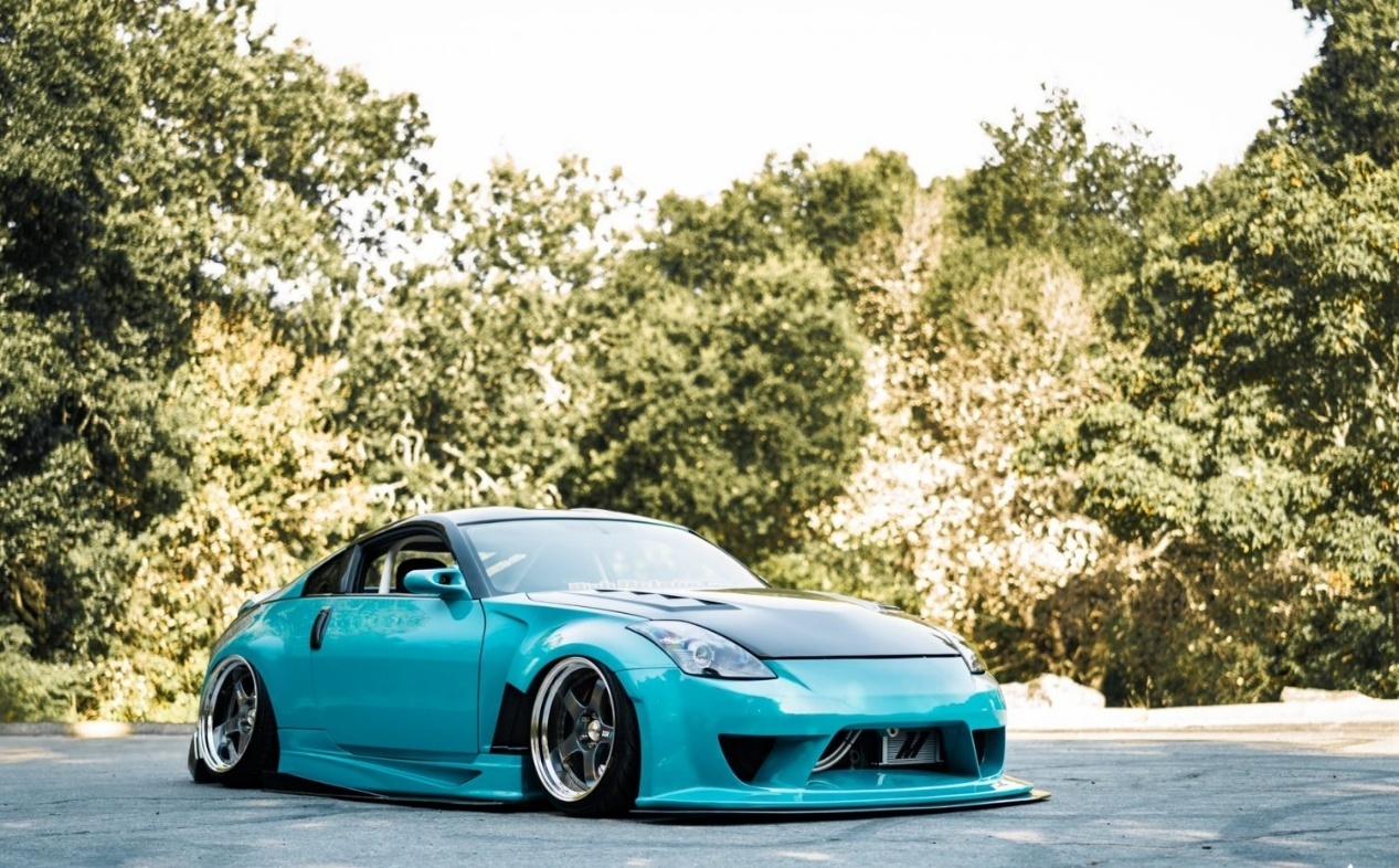 《速度与激情3东京漂移》中,当时由veilside改装的黑蝙蝠350z是电影中